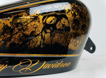 Peinture Black Gold Harley Davidson  - French khustom by Art mattwell’s,