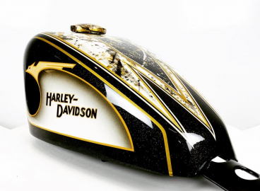 Peinture Personnalisée reflet dorée Harley Davidson - French khustom by Art mattwell’s,