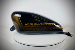 Peinture Noir et Or Logo Harley Davidson - French khustom by Art mattwell’s,